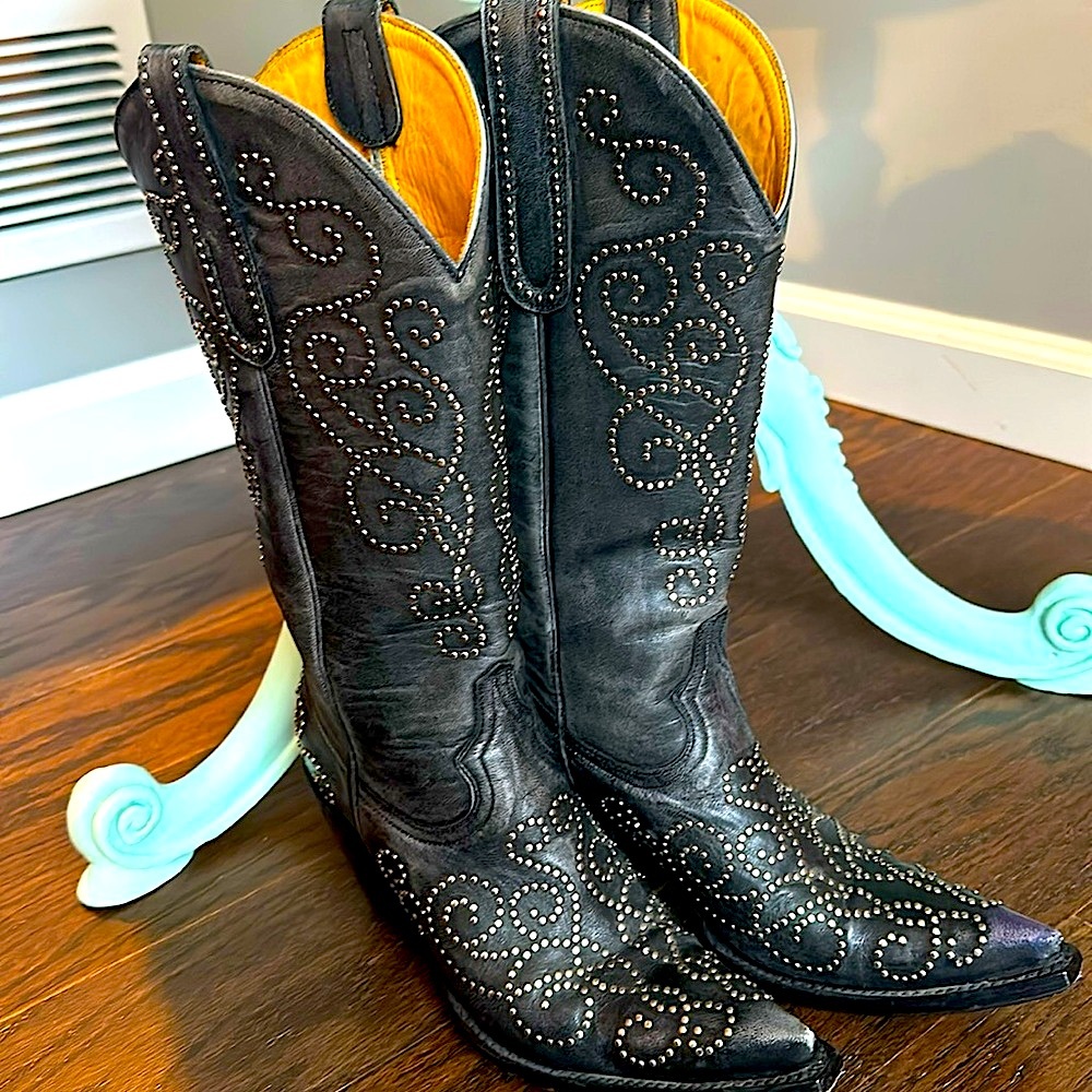 OLD GRINGO dark charcoal gray womens boot.Beautifully studded Sz 6.5 gently used